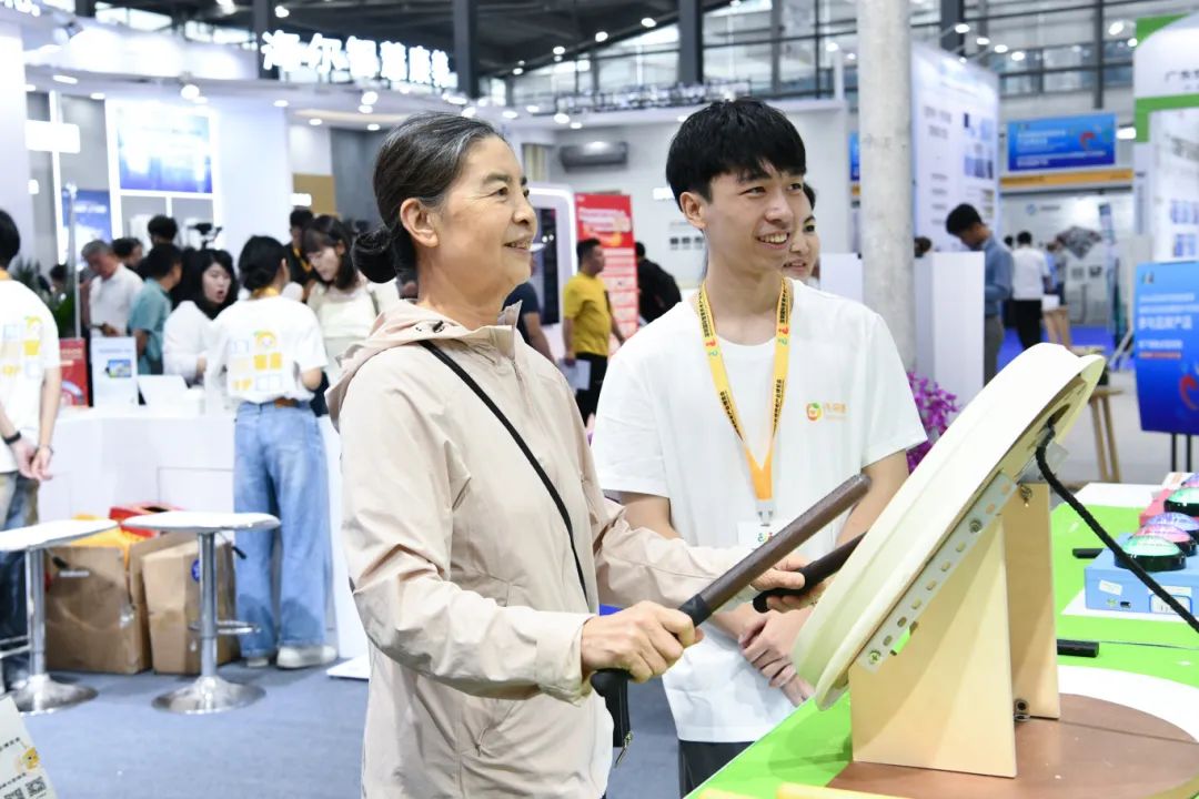 中国经济圆桌会·新华全媒头条%7C共绘高质量发展新图景——“中国经济圆桌会”聚焦2025年政府工作报告（10）XxjpsgC007383_20250306_PEPFN0A001.JPG